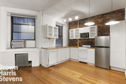 149 Sullivan Street, Soho, NYC - 2 Bedrooms  
1 Bathrooms  
4 Rooms - 