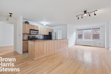 201 East 36th Street 9F, Murray Hill, NYC - 2 Bedrooms  
1 Bathrooms  
4 Rooms - 