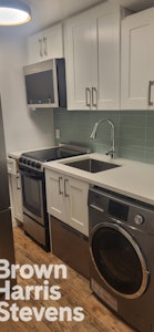 412 East 9th Street 11, East Village, NYC - 2 Bedrooms  
1 Bathrooms  
4 Rooms - 