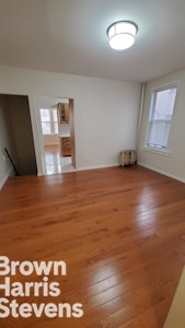 45 -39 40th Street 1R, Sunnyside, Queens, NY - 3 Bedrooms  
2 Bathrooms  
5 Rooms - 