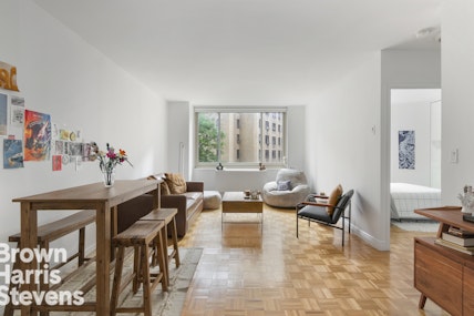 30 West 63rd Street 5W, Upper West Side, NYC - 1 Bedrooms  
1 Bathrooms  
3 Rooms - 