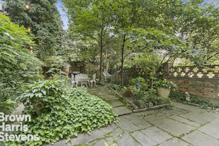 130 West 11th Street Garden, West Village, NYC - 4 Bedrooms  
2 Bathrooms  
6 Rooms - 