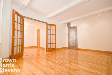 333 East 43rd Street 321, Midtown East, NYC - 2 Bedrooms  
2 Bathrooms  
4 Rooms - 