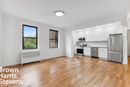 77 -20 Austin Street, Forest Hills, Queens, NY - 3 Bedrooms  
2 Bathrooms  
6 Rooms - 