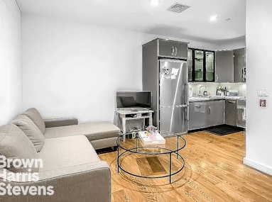 210 East 35th Street 2B, Kips Bay, NYC - 2 Bedrooms  
1 Bathrooms  
4 Rooms - 