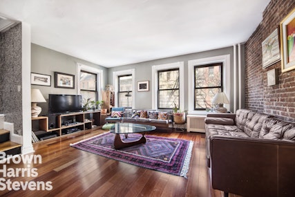 Rental Property at 120 West 69th Street 3/4, Upper West Side, NYC - Bedrooms: 4 
Bathrooms: 2.5 
Rooms: 7  - $9,995 MO.