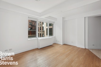 435 East 76th Street 3E, Upper East Side, NYC - 2 Bedrooms  
1 Bathrooms  
4 Rooms - 