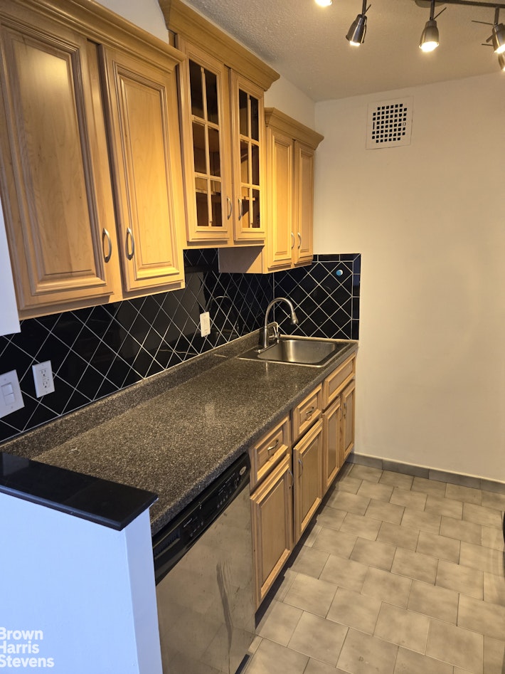 Photo 1 of 118-17 Union Turnpike 14E, Forest Hills, Queens, NY, $329,000, Web #: 23175119