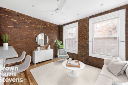 225 East 4th Street 12, East Village, NYC - 1 Bedrooms  
1 Bathrooms  
3 Rooms - 