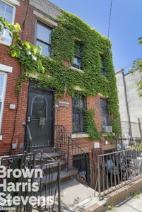 Property for Sale at 119 Pioneer Street, Red Hook, Brooklyn, NY - Bedrooms: 5 
Bathrooms: 3 
Rooms: 7  - $1,395,000