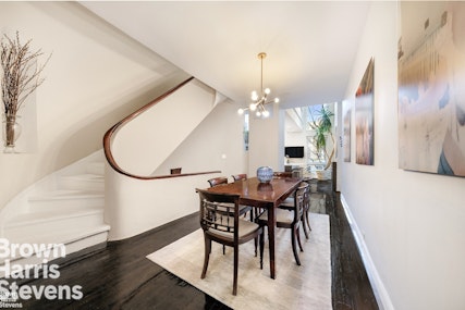 262 West 25th Street, Chelsea, NYC - 5 Bedrooms  
3.5 Bathrooms  
8 Rooms - 