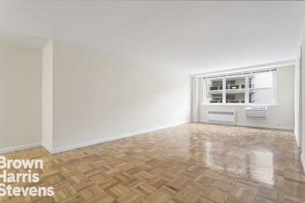 201 East 19th Street 7H, Gramercy Park, NYC - 2 Bedrooms  
1 Bathrooms  
4.5 Rooms - 