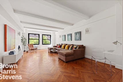 400 West End Avenue 4D, Upper West Side, NYC - 2 Bedrooms  
2 Bathrooms  
5 Rooms - 