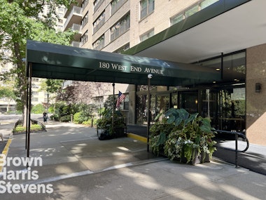 180 West End Avenue 26K, Upper West Side, NYC - 1 Bathrooms  
2.5 Rooms - 