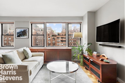 345 East 52nd Street 9B, Midtown East, NYC - 1 Bathrooms  
2 Rooms - 