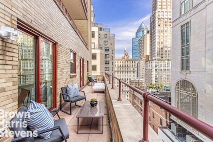 40 East 61st Street 12A, Upper East Side, NYC - 2 Bedrooms  
1.5 Bathrooms  
4 Rooms - 