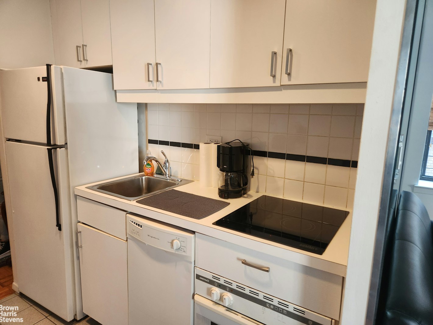 Photo 1 of 150 West 51st Street, Midtown West, NYC, $3,800, Web #: 23220694