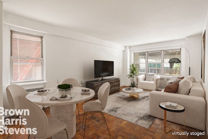 166 East 35th Street 2B, Midtown East, NYC - 1 Bedrooms  
1 Bathrooms  
3 Rooms - 