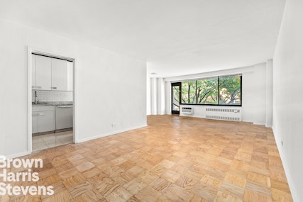 372 Central Park West 3B, Upper West Side, NYC - 1 Bedrooms  
1 Bathrooms  
4.5 Rooms - 