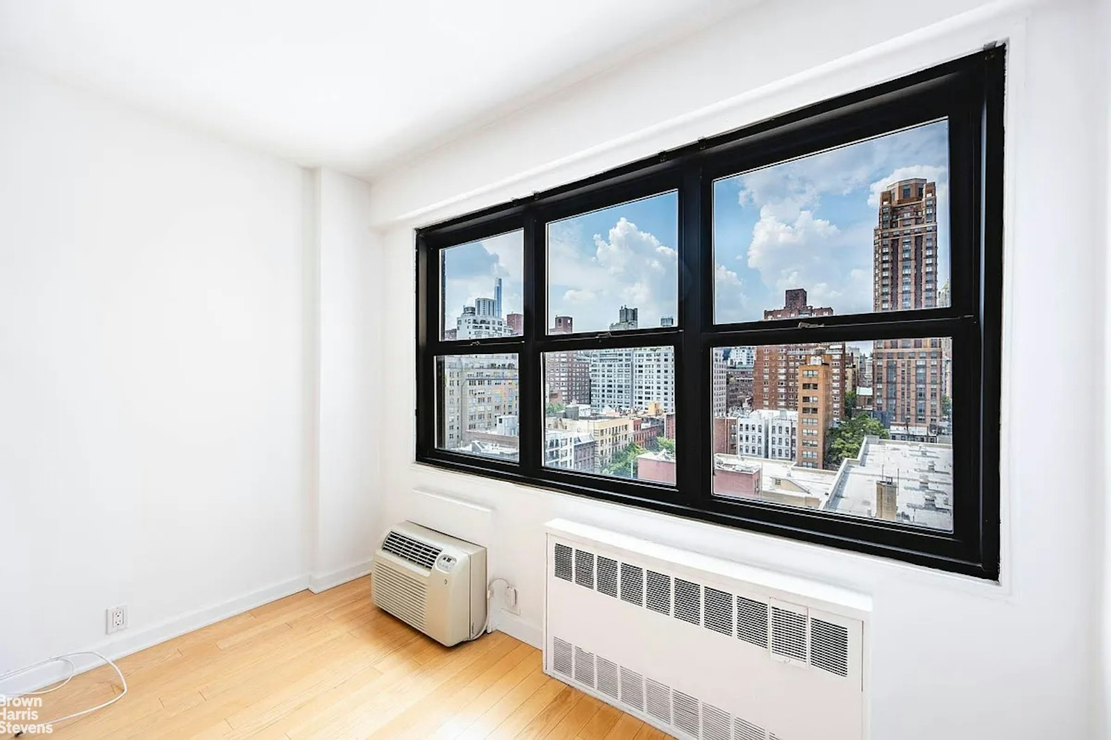 Photo 1 of 240 East 76th Street 14W, Upper East Side, NYC, $3,200, Web #: 23227198