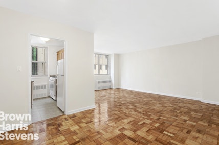 222 East 19th Street 10F, Gramercy Park, NYC - 1 Bathrooms  
2.5 Rooms - 