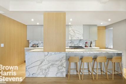 310 West 72nd Street 3Fe, Upper West Side, NYC - 3 Bedrooms  
2 Bathrooms  
7 Rooms - 