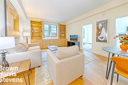 342 East 53rd Street 0B, Midtown East, NYC - 1 Bedrooms  
1 Bathrooms  
3 Rooms - 