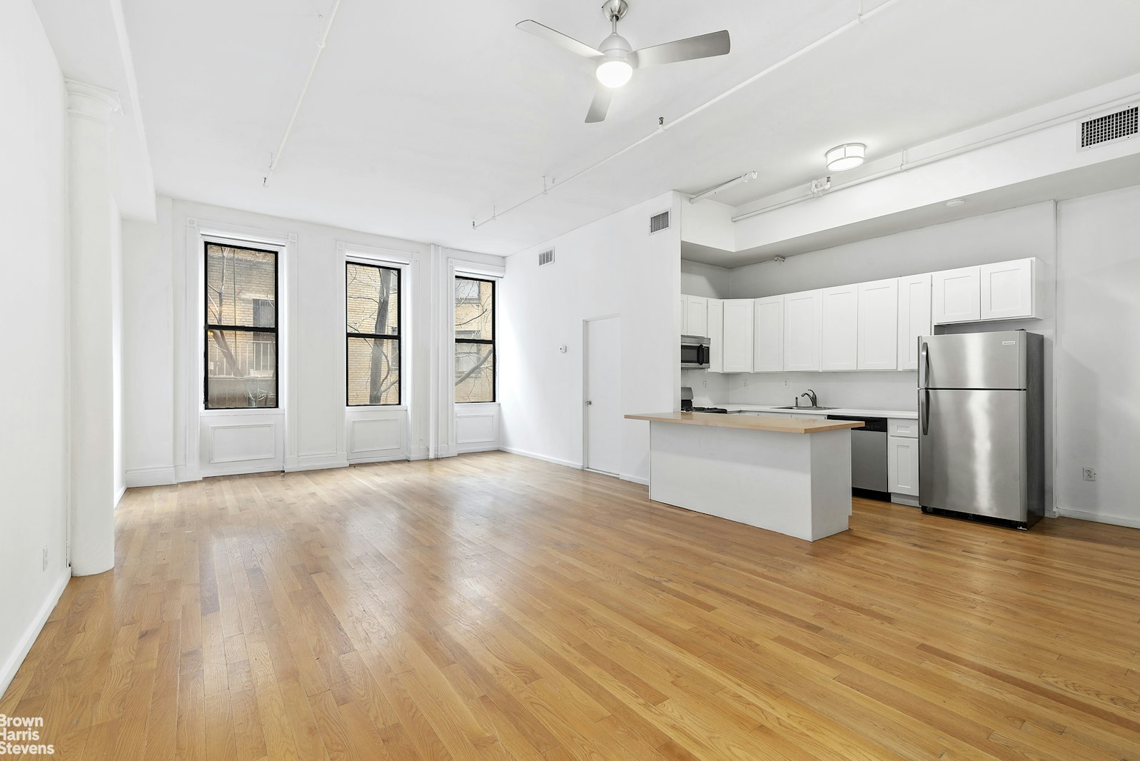 Photo 1 of 104 West 17th Street 3W, Chelsea, NYC, $6,000, Web #: 23242095