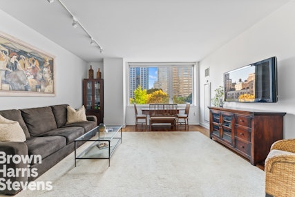 200 West End Avenue 8J, Upper West Side, NYC - 1 Bedrooms  
1 Bathrooms  
3 Rooms - 