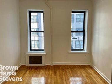 415 East 71st Street, Upper East Side, NYC - 2 Bedrooms  
1 Bathrooms  
4 Rooms - 