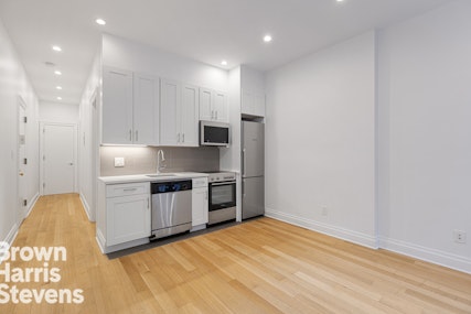 347 East 58th Street 1F, Midtown East, NYC - 1 Bedrooms  
1 Bathrooms  
3 Rooms - 