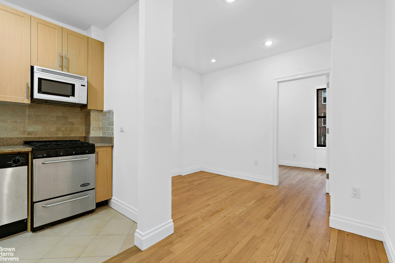 Photo 1 of 347 East 58th Street 2F, Midtown East, NYC, $3,995, Web #: 23252687