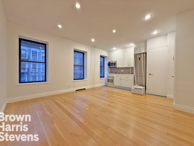 349 East 58th Street 4F, Midtown East, NYC - 1 Bedrooms  
1 Bathrooms  
3 Rooms - 