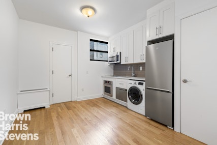 351 East 58th Street 2F, Midtown East, NYC - 2 Bedrooms  
1 Bathrooms  
4 Rooms - 