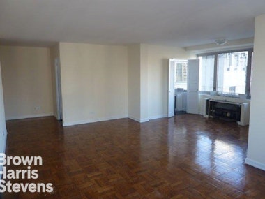 444 East 82nd Street 2F, Upper East Side, NYC - 2 Bedrooms  
2 Bathrooms  
4.5 Rooms - 