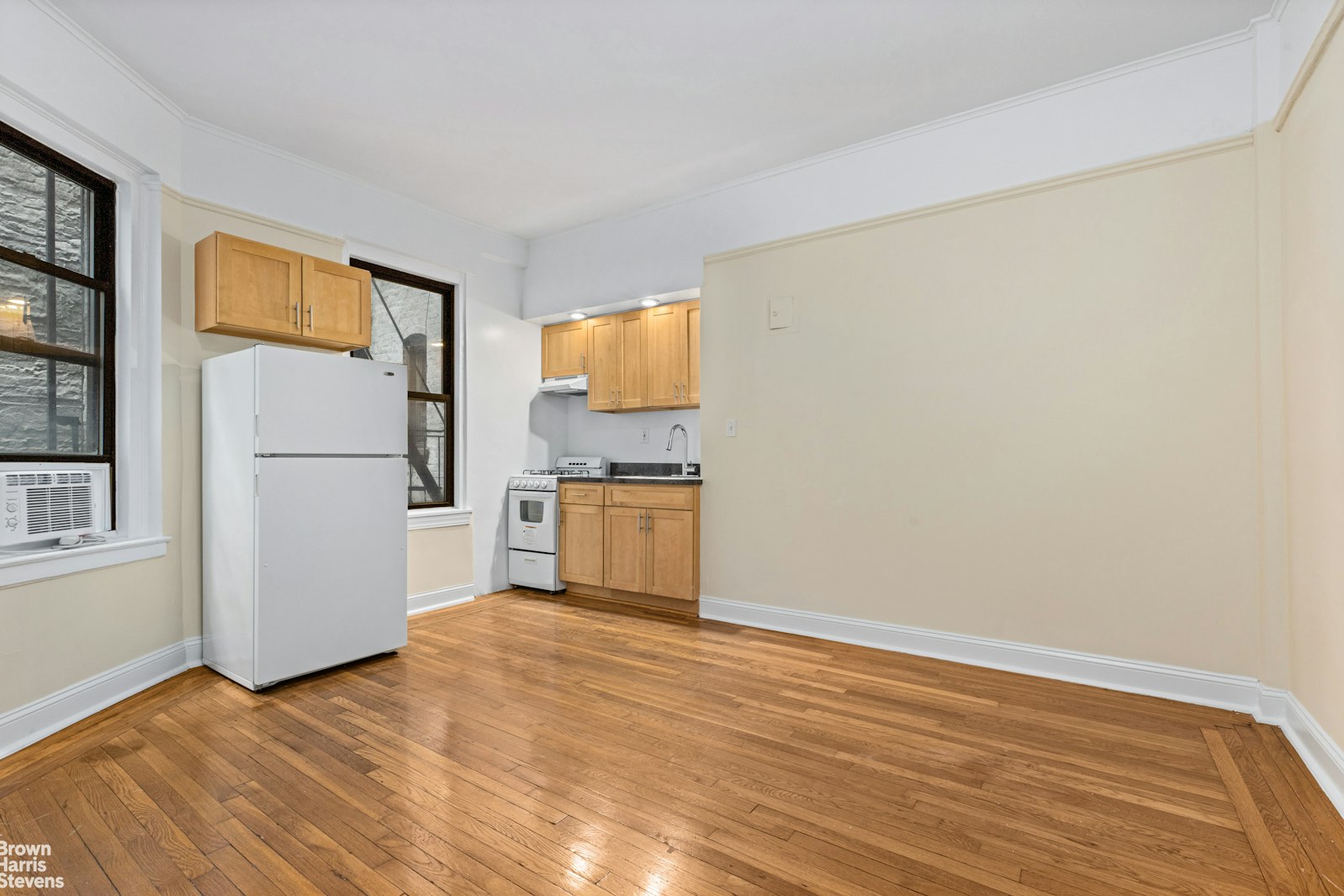 Photo 1 of 245 West 75th Street 2E, Upper West Side, NYC, $2,550, Web #: 23260816