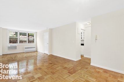 Rental Property at 222 East 19th Street 1E, Gramercy Park, NYC - Bedrooms: 2 
Bathrooms: 1 
Rooms: 4  - $4,395 MO.