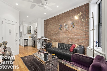 283 West 11th Street 1W, West Village, NYC - 2 Bedrooms  
2 Bathrooms  
4 Rooms - 