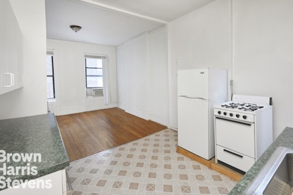 347 West 44th Street 4Re, Midtown West, NYC - 1 Bedrooms  
1 Bathrooms  
3 Rooms - 