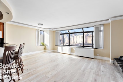 1441 Third Avenue 9A, Upper East Side, NYC - 2 Bedrooms  
2 Bathrooms  
4 Rooms - 