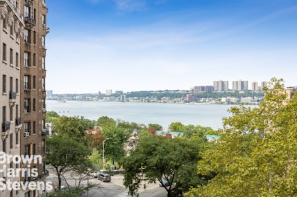 790 Riverside Drive, Upper Manhattan, NYC - 3 Bedrooms  
2 Bathrooms  
5 Rooms - 