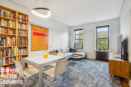 99 East 4th Street 3H, East Village, NYC - 1 Bedrooms  
1 Bathrooms  
3 Rooms - 