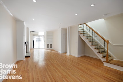 2 Bedford Street 1, West Village, NYC - 2 Bedrooms  
2.5 Bathrooms  
6 Rooms - 