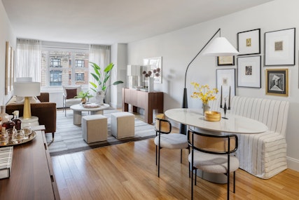 Property for Sale at 155 West 68th Street 1522, Upper West Side, NYC - Bedrooms: 1 
Bathrooms: 1.5 
Rooms: 3  - $1,435,000