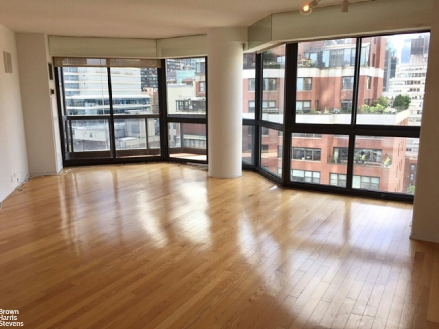 Photo 1 of 200 East 61st Street 17B, Upper East Side, NYC, $5,200, Web #: 23279263