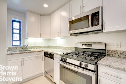 15 Park Avenue 502, Midtown East, NYC - 2 Bedrooms  
2 Bathrooms  
4 Rooms - 