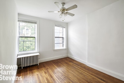 453 West 56th Street 4B, Midtown West, NYC - 1 Bedrooms  
1 Bathrooms  
3 Rooms - 