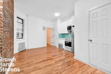 630 East 9th Street 7, East Village, NYC - 2 Bedrooms  
1 Bathrooms  
4 Rooms - 