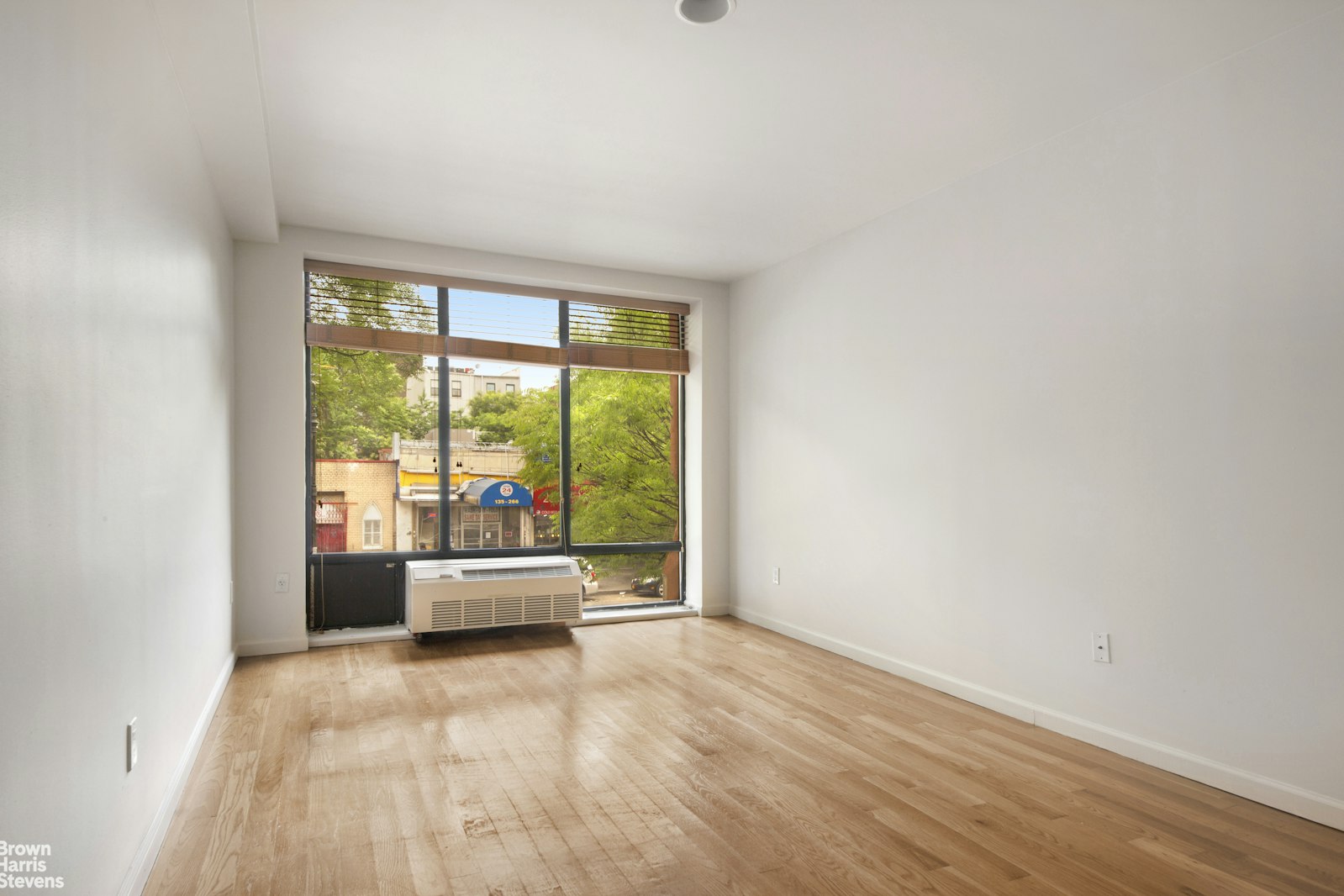 Photo 1 of 239 West 135th Street 2A, Harlem, NYC, $2,550, Web #: 23285620