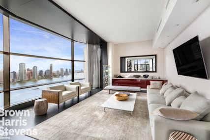 50 United Nations Plaza 28B, Midtown East, NYC - 3 Bedrooms  
3.5 Bathrooms  
6 Rooms - 